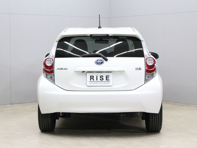 TOYOTA AQUA 2012