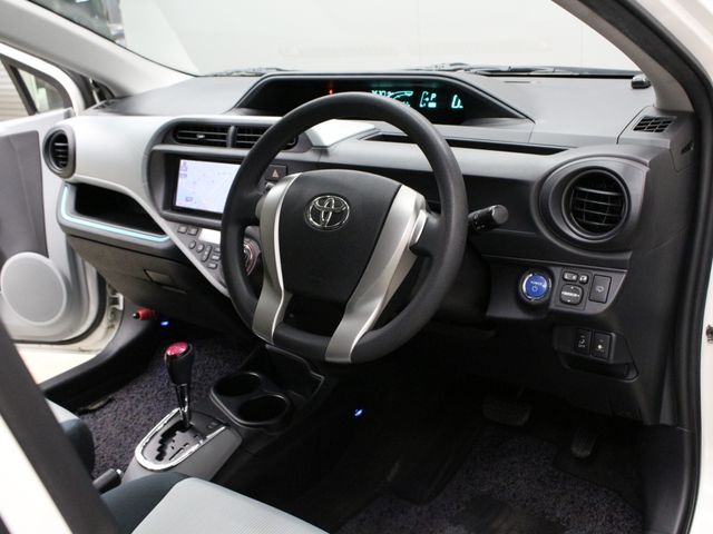 TOYOTA AQUA 2012