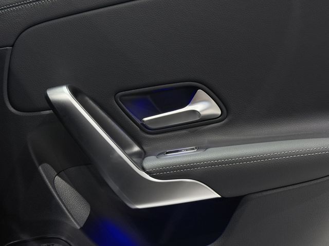 MERCEDES BENZ MERCEDES BENZ CLA class 2024