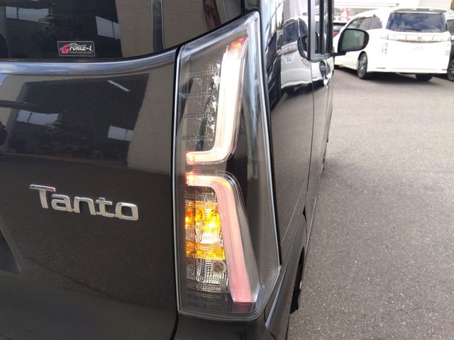 DAIHATSU TANTO CUSTOM 4WD 2023