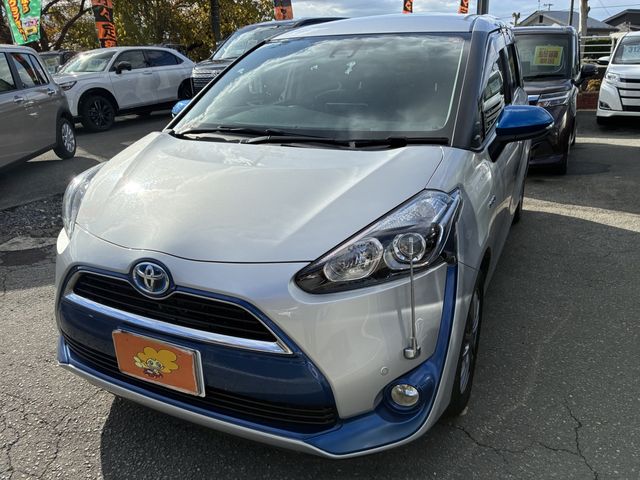 TOYOTA SIENTA HYBRID 2017