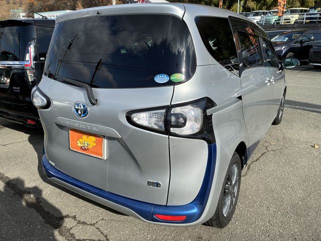 TOYOTA SIENTA HYBRID 2017