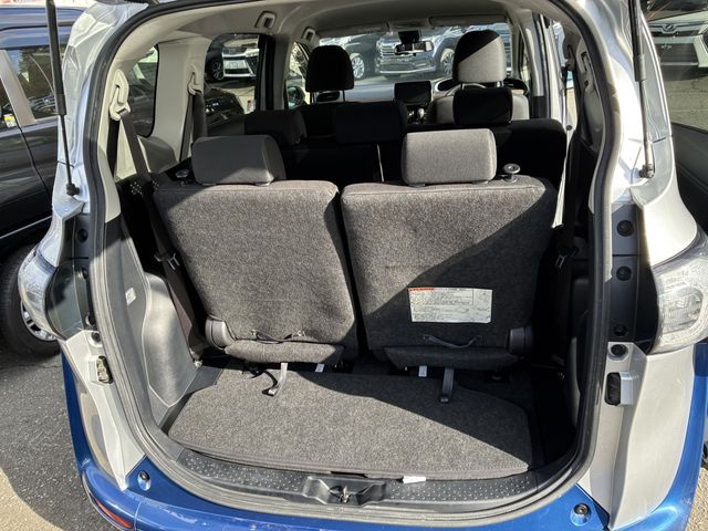 TOYOTA SIENTA HYBRID 2017