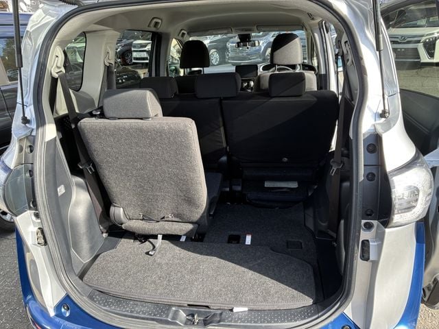 TOYOTA SIENTA HYBRID 2017