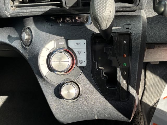 TOYOTA SIENTA HYBRID 2017