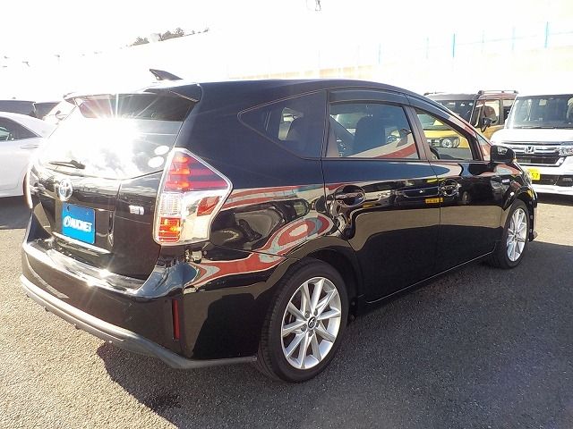 TOYOTA PRIUS Alpha 2015