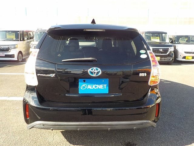 TOYOTA PRIUS Alpha 2015