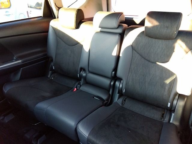 TOYOTA PRIUS Alpha 2015