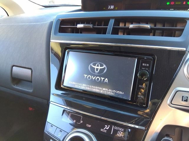 TOYOTA PRIUS Alpha 2015