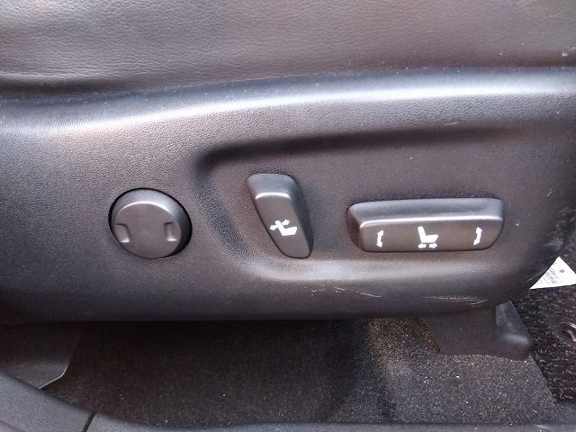 TOYOTA PRIUS Alpha 2015