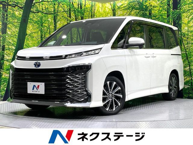 TOYOTA VOXY HYBRID 2022