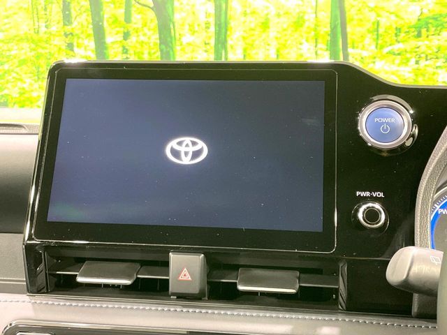 TOYOTA VOXY HYBRID 2022