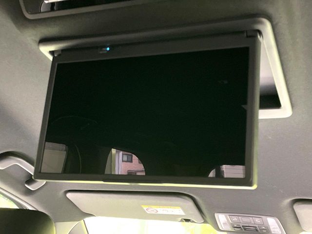 TOYOTA VOXY HYBRID 2022