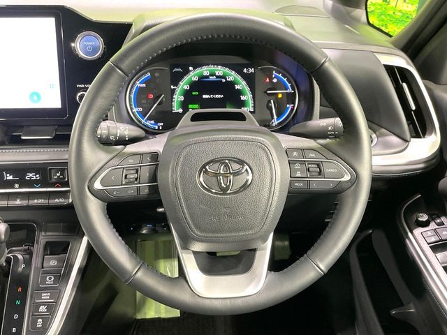 TOYOTA VOXY HYBRID 2022