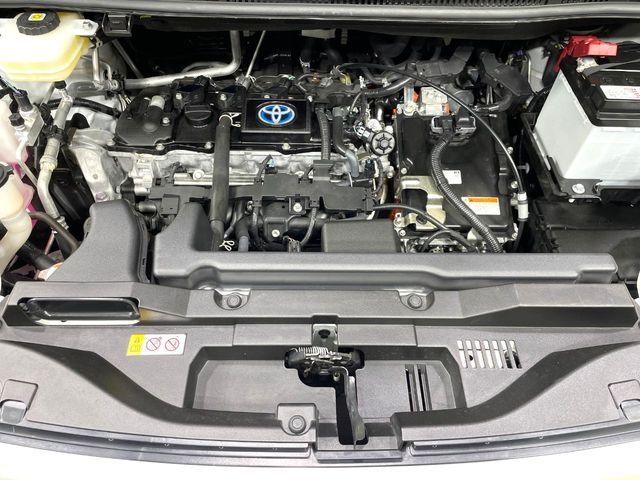 TOYOTA VOXY HYBRID 2022