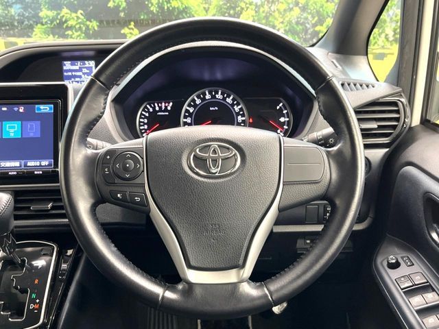 TOYOTA VOXY 2017