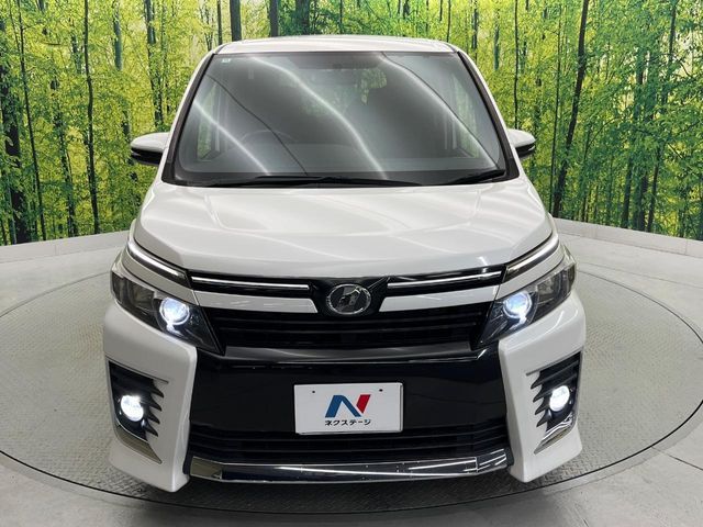 TOYOTA VOXY 2014