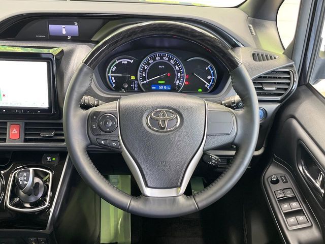 TOYOTA ESQUIRE HYBRID 2015