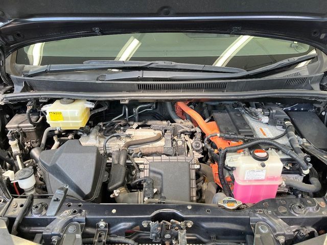 TOYOTA ESQUIRE HYBRID 2015