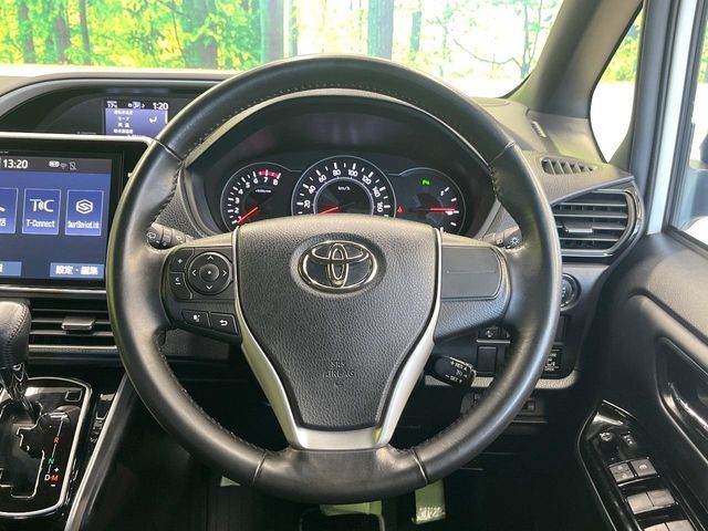 TOYOTA VOXY 2021