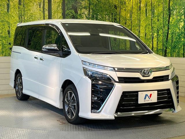 TOYOTA VOXY 2021