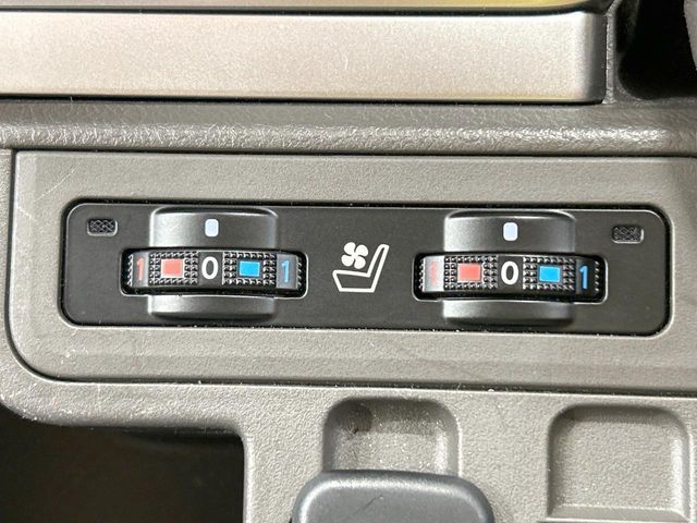 TOYOTA LANDCRUISER PRADO 2023