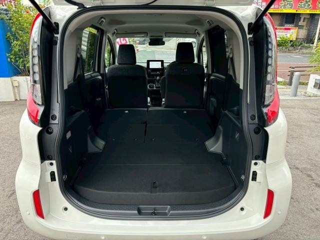 TOYOTA SIENTA HYBRID 2024