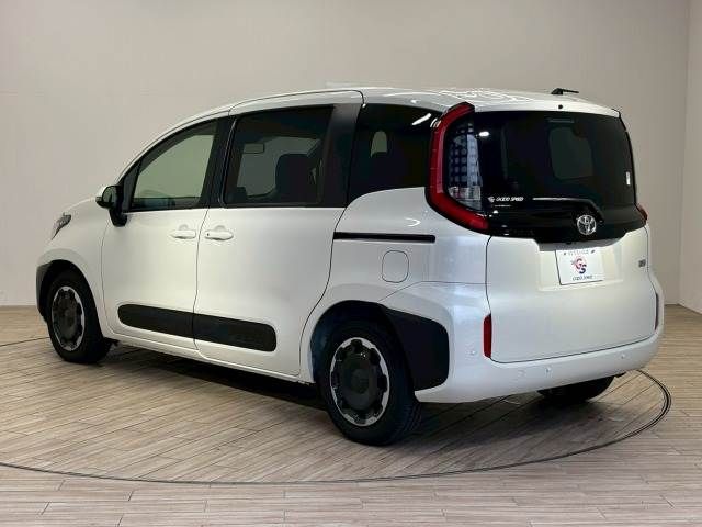 TOYOTA SIENTA HYBRID 2024