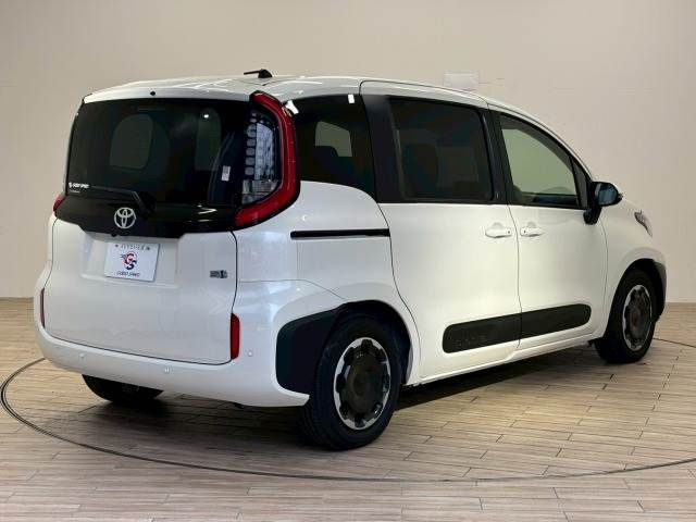 TOYOTA SIENTA HYBRID 2024