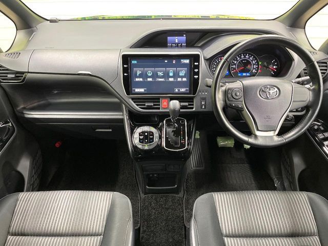 TOYOTA VOXY 2017
