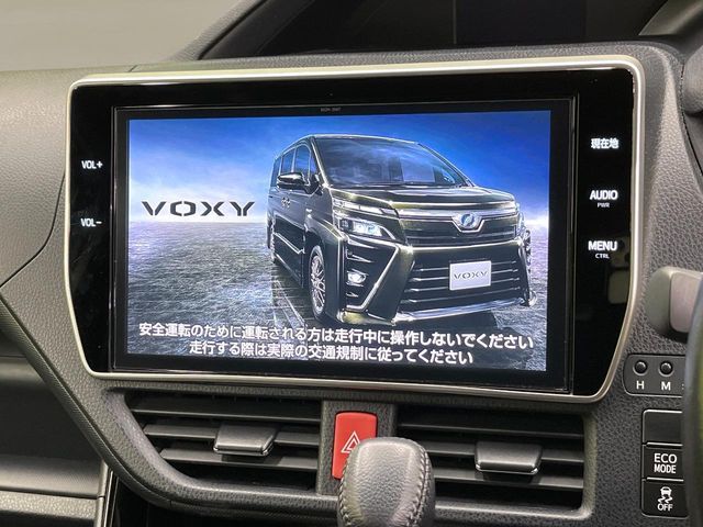 TOYOTA VOXY 2017