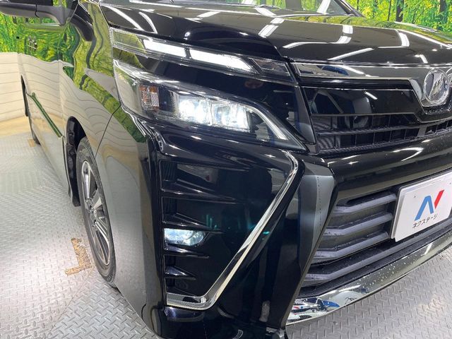 TOYOTA VOXY 2017