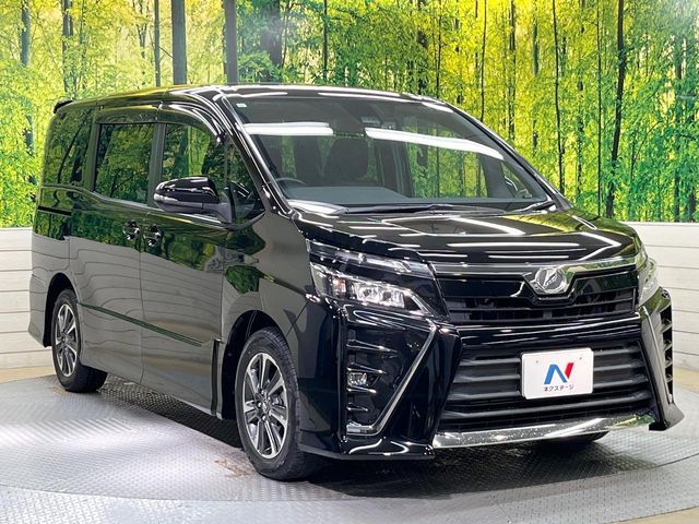 TOYOTA VOXY 2017