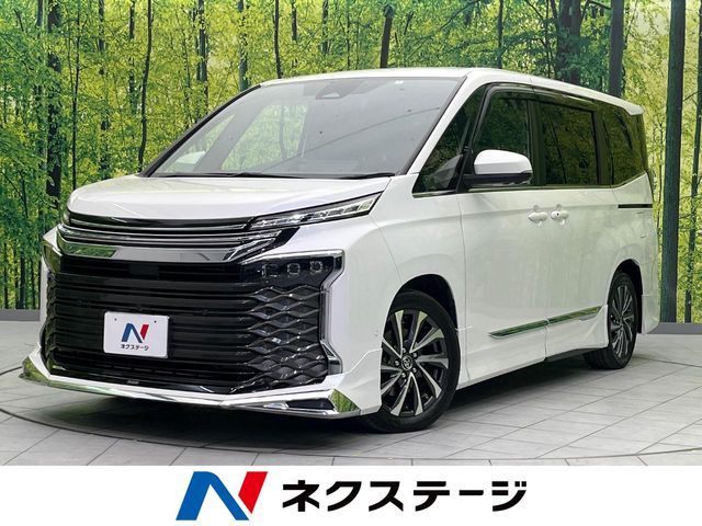 TOYOTA VOXY HYBRID 2023