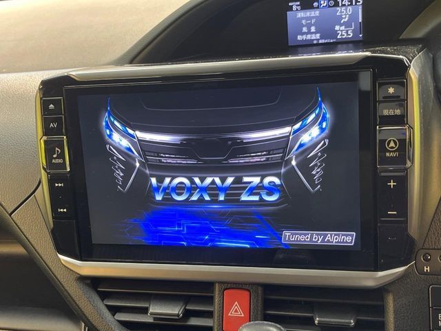TOYOTA VOXY 2017