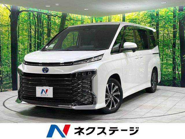 TOYOTA VOXY HYBRID 2022