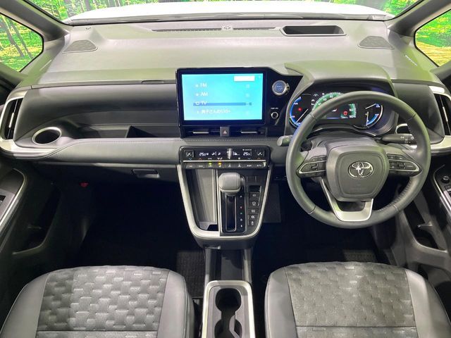 TOYOTA VOXY HYBRID 2022