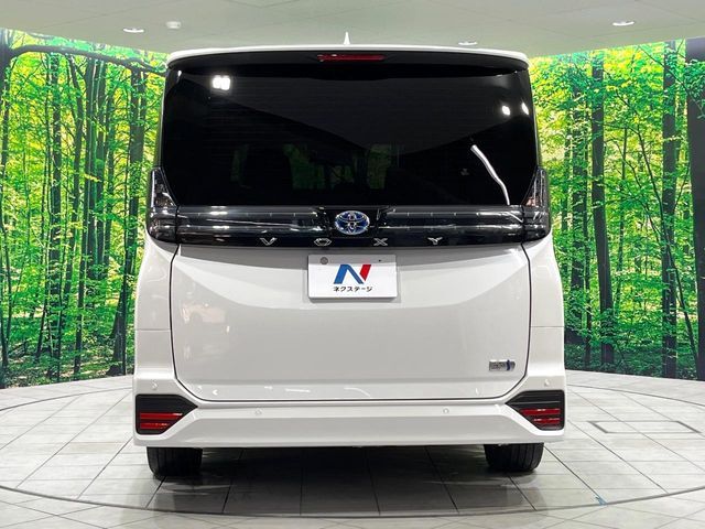 TOYOTA VOXY HYBRID 2022