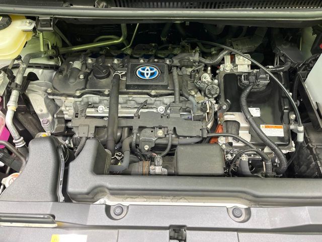 TOYOTA VOXY HYBRID 2022