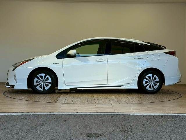 TOYOTA PRIUS 2018