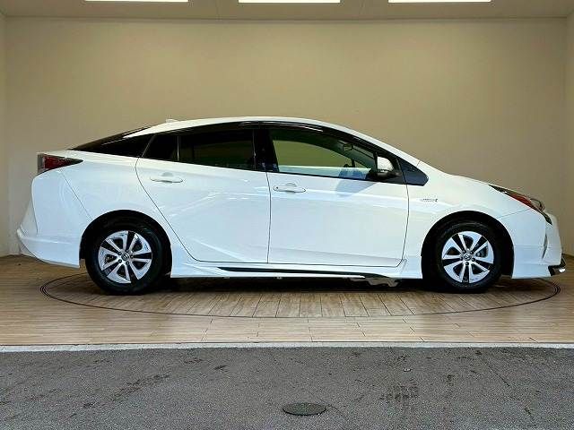TOYOTA PRIUS 2018