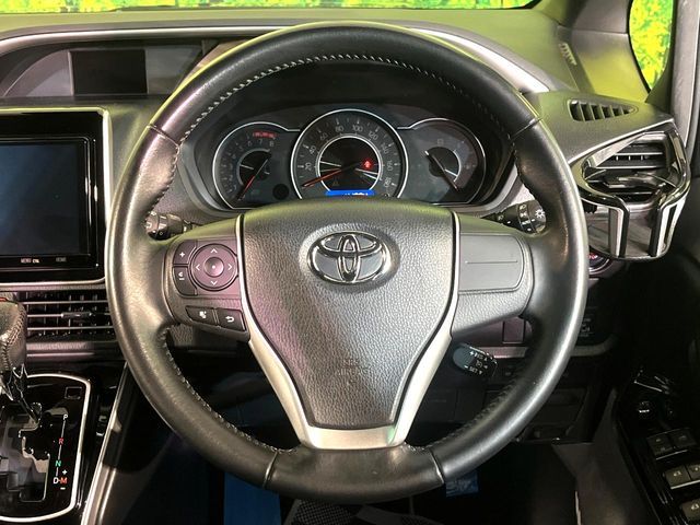 TOYOTA VOXY 2018
