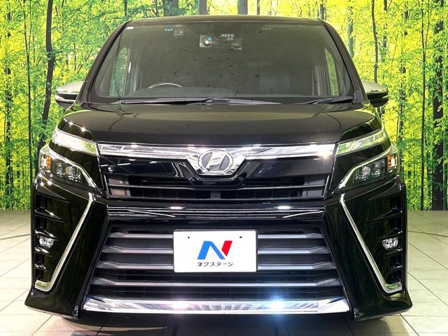 TOYOTA VOXY 2018