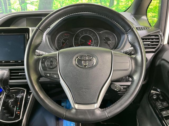 TOYOTA VOXY 2019