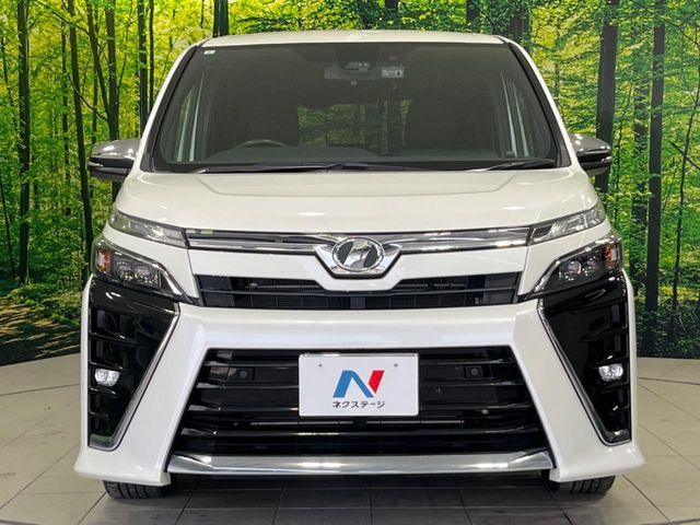 TOYOTA VOXY 2019