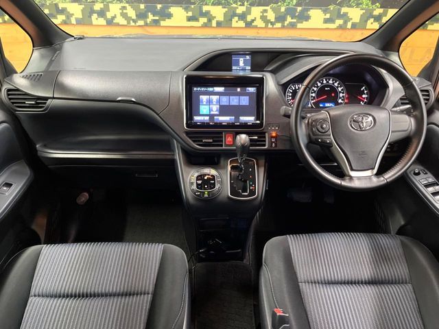 TOYOTA VOXY 2015