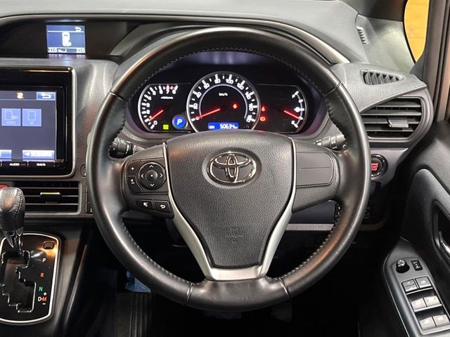 TOYOTA VOXY 2015