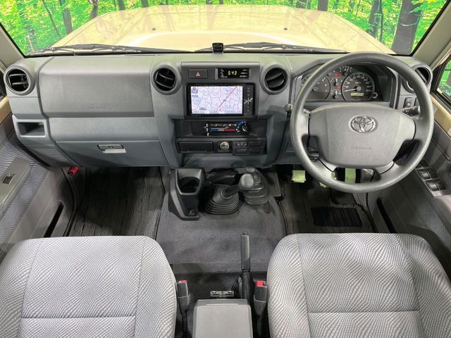 TOYOTA LANDCRUISER PICKUP 2015