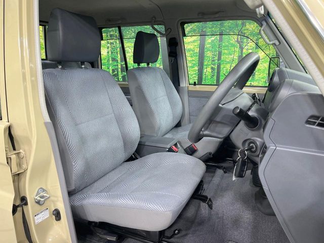 TOYOTA LANDCRUISER PICKUP 2015