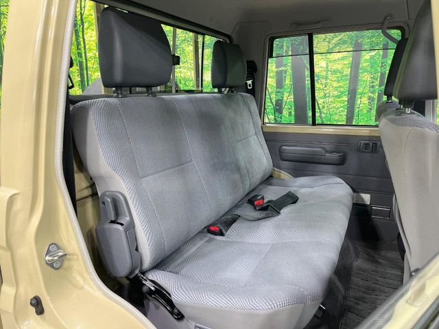 TOYOTA LANDCRUISER PICKUP 2015